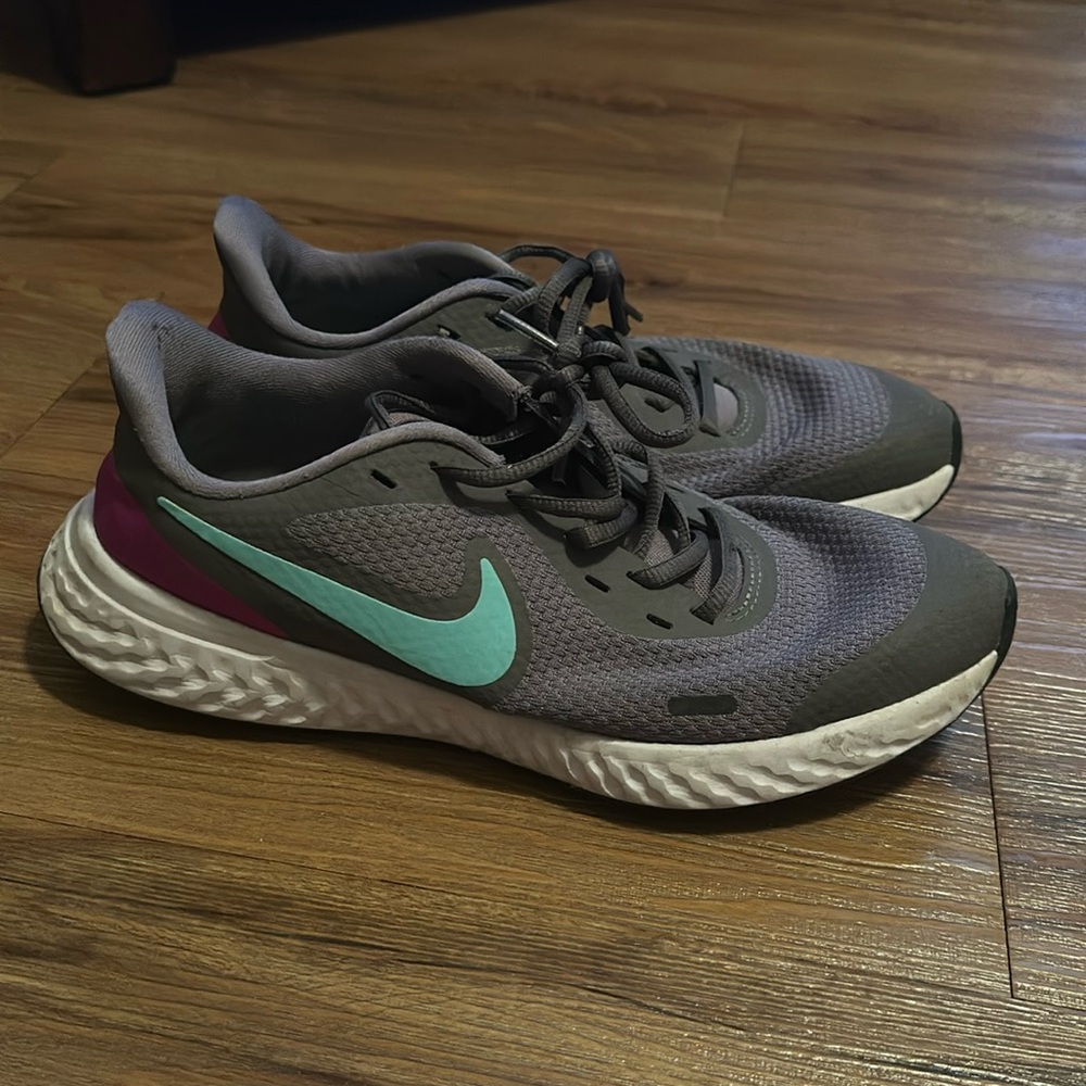 Nike Revolution Running Shoes | Women’s size 8.5